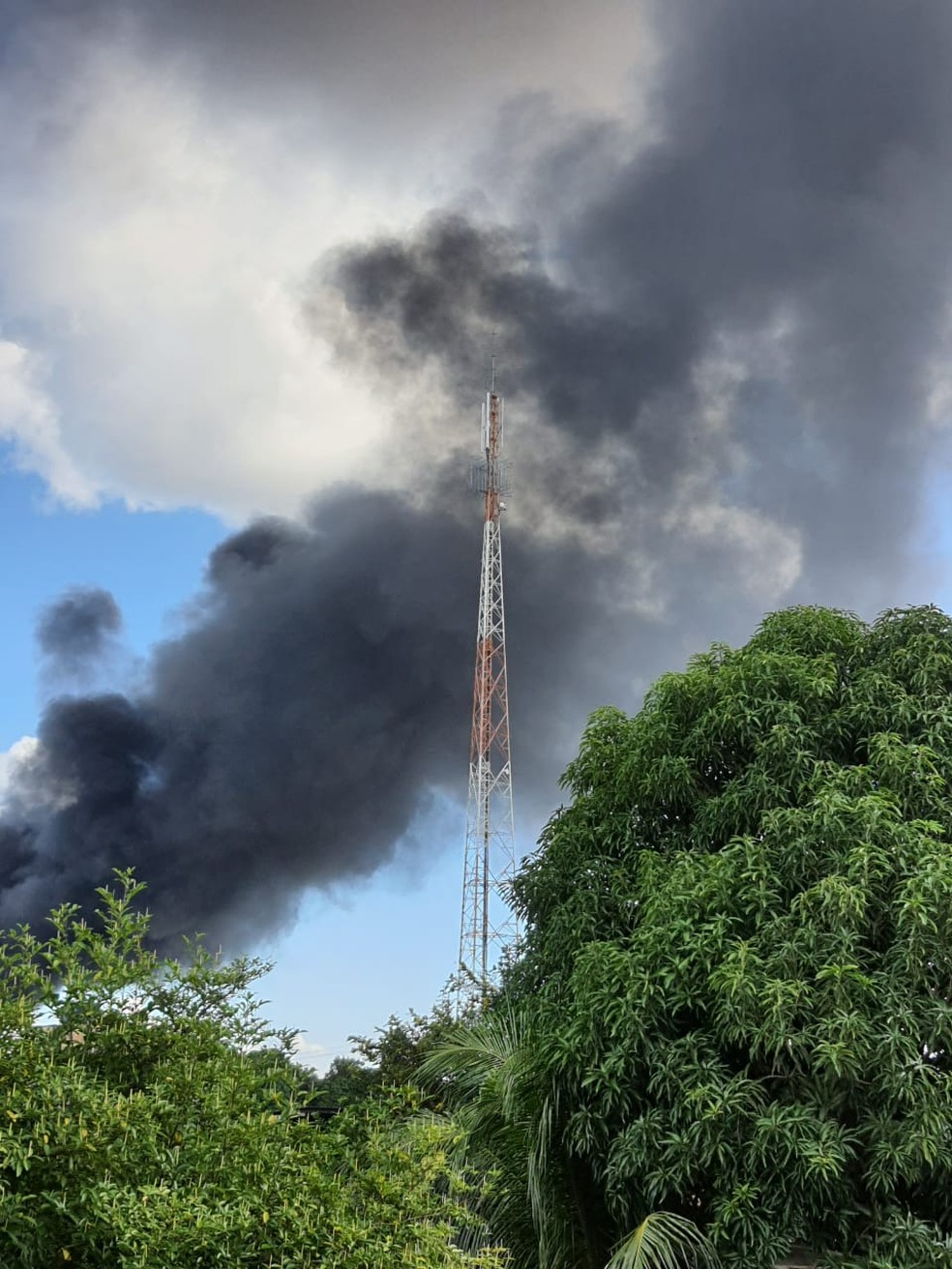 Fumaça de incêndio é registrada por moradores de Porto Velho — Foto: Arquivo pessoal
