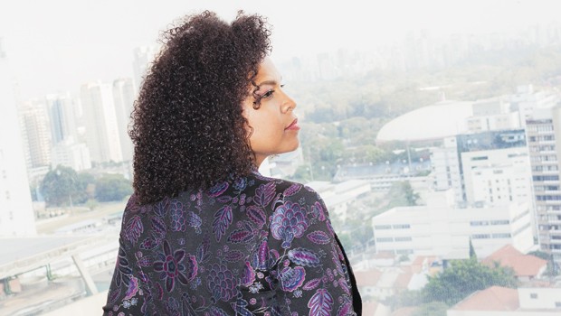 <strong>INFORMAÇÃO</strong> Segundo Luana Ozemela, o problema da diversidade no ecossistema passa pela falta de informação: “A gente não cresceu falando sobre investimento na mesa de jantar, a gente cresceu falando sobre como superar a barreira do racismo” (Foto: Vítor Jardim) Segundo Luana Ozemela, o problema da diversidade no ecossistema passa pela falta de informação: “A gente não cresceu falando sobre investimento na mesa de jantar, a gente cresceu falando sobre como superar a barreira do racismo” (Foto: Vítor Jardim)