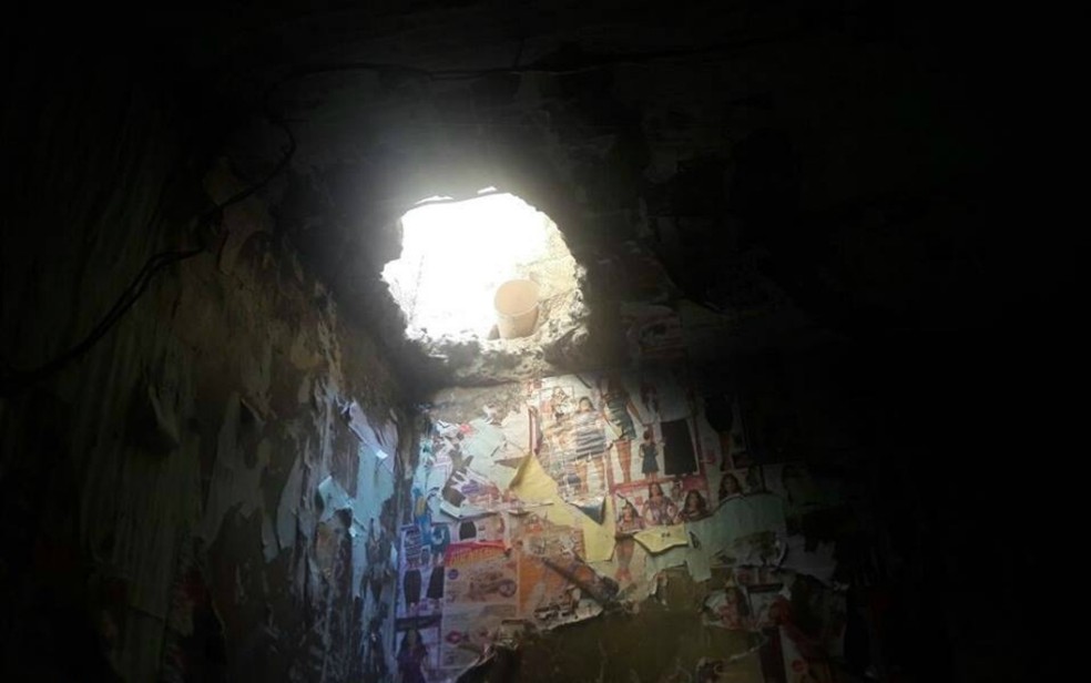 Presos abriram buraco na laje da cela e fugiram (Foto: Site Folha do Vale)