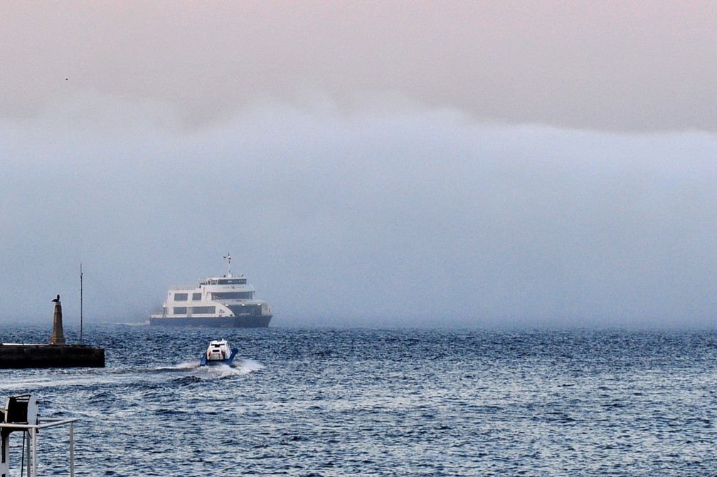 Barcas reduziram velocidade devido ao nevoeiro — Foto: Divulgação / CCR Barcas