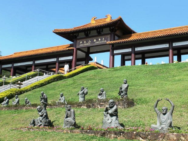  A excursão propôs um passeio ao templo budista Zu Lai, em Cotia (Foto: Divulgação)