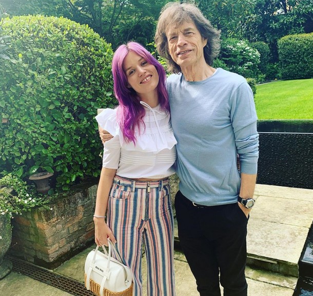O músico Jagger com foto na companhia de uma das filhas (Foto: Instagram)