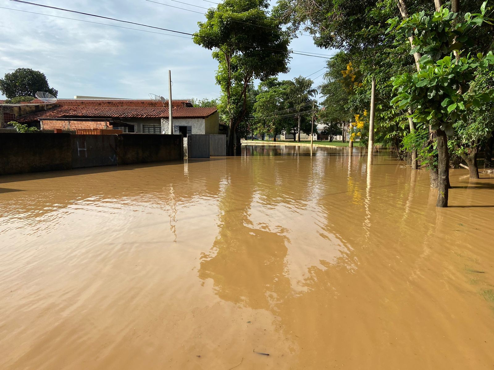 Após transbordar, rio estabiliza em Capivari; cidade tem 3 famílias desabrigadas e 5 pontos alagados
