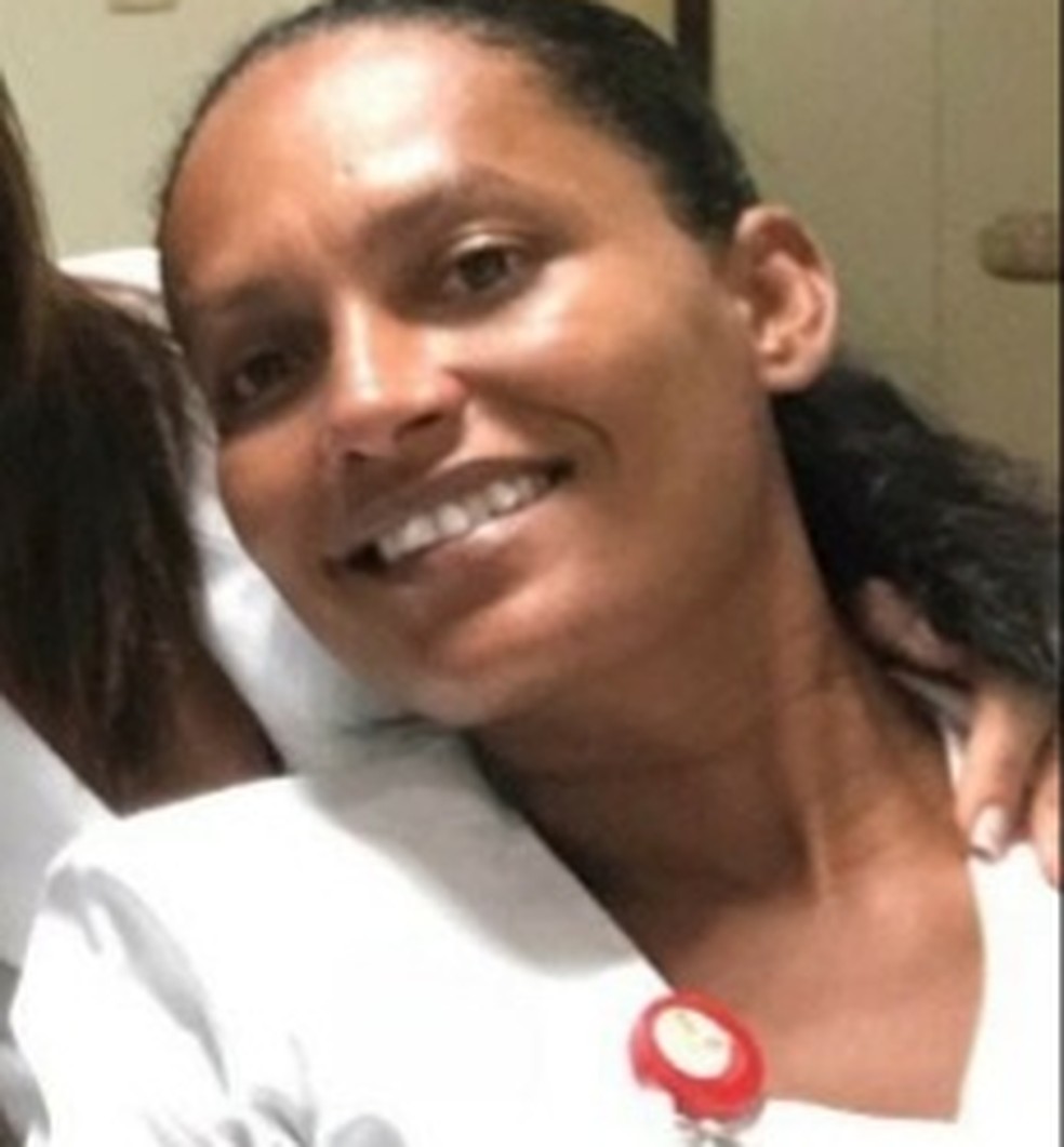 A técnica de enfermagem Bárbara testou positivo e se recupera em casa — Foto: Arquivo Pessoal