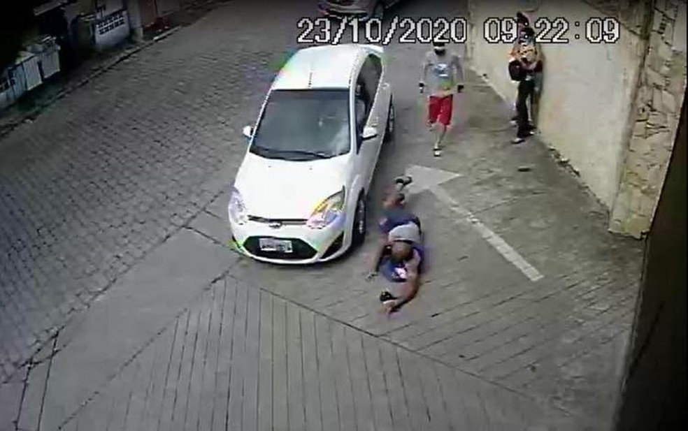 Câmeras de segurança registraram o caso em Blumenau — Foto: Reprodução/ NSC