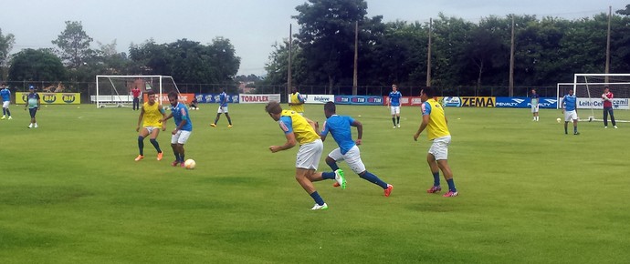 Sem folga no domingo, Cruzeiro treina sob o olhar atento de Marcelo Oliveira
