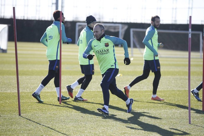 Neymar e Iniesta em treino do Barcelona (Foto: Miguel Ruiz / Barcelona)