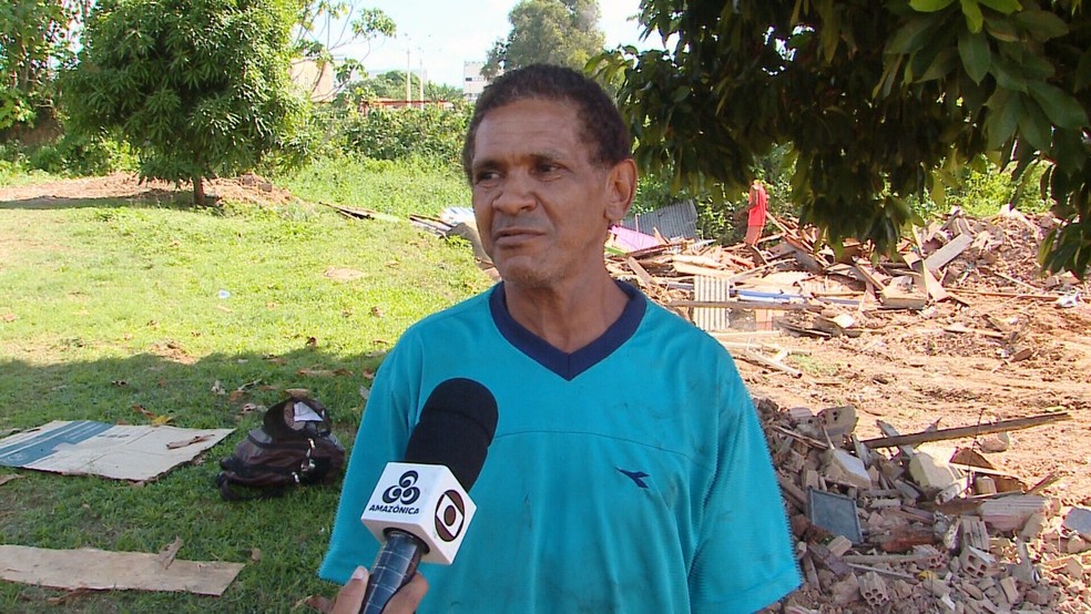 Morador que teve casa demolida pede nova moradia em Porto Velho — Foto: Armando Junior/Rede Amazônica