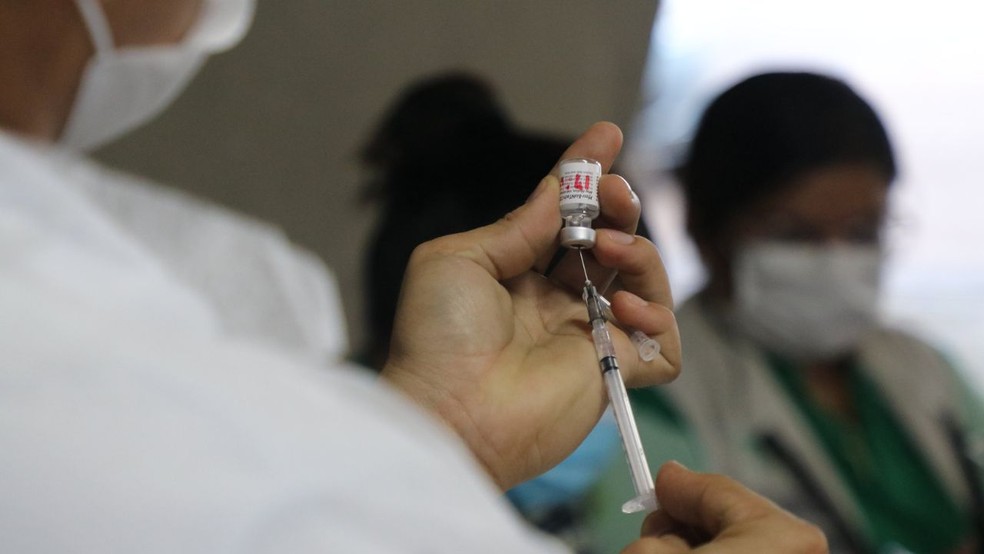 Baixa cobertura vacinal da 4ª dose contra a Covid-19 preocupa nas maiores cidades do Sul de Minas — Foto: Eduardo Prado/FVS-RCP
