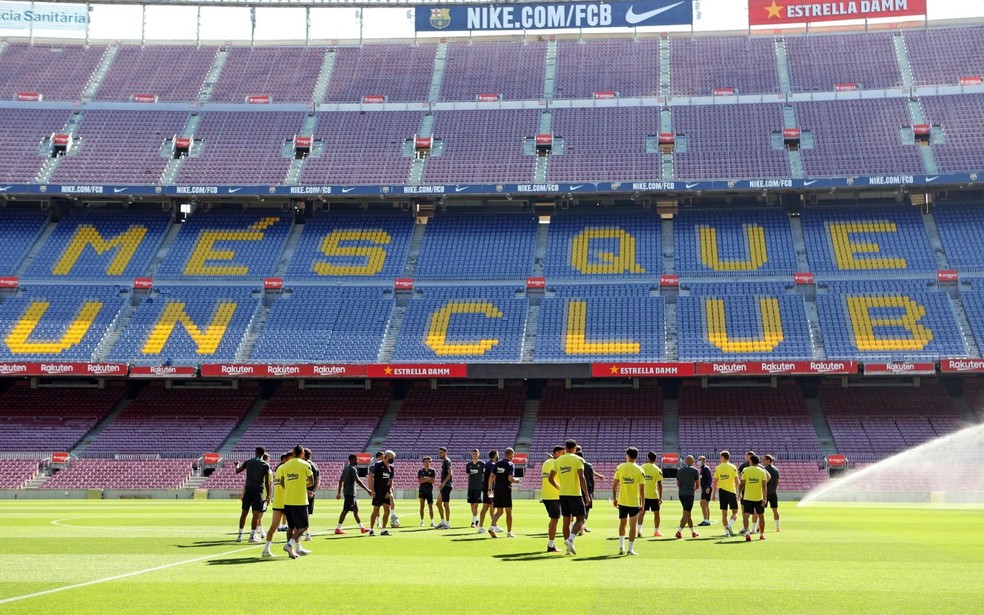 Barcelona treinou no Camp Nou neste sábado — Foto: Miguel Ruiz / Barcelona FC
