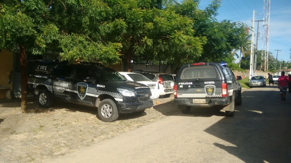 PolÃ­cia Civil participa de operaÃ§Ã£o em que cinco suspeitos de arrastÃ£o na Grande Natal foram presos (Foto: Julianne Barreto/Inter TV Cabugi)