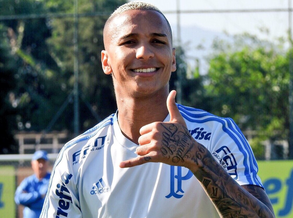 Deyverson volta a jogar pelo Palmeiras após suspensões