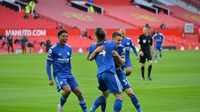 Vitória do Leicester sobre o Manchester United dá o título da Premier League ao City