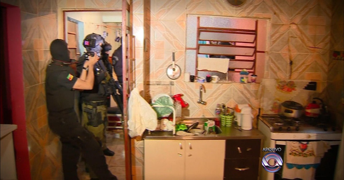 G1 Traficantes presos em Porto Alegre exibiam armamento pesado em