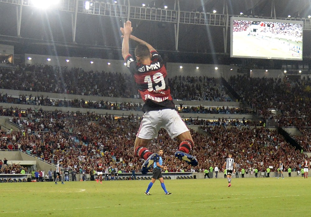 Michael festeja atuação pelo Flamengo em clássico contra Botafogo: Nunca vou desistir