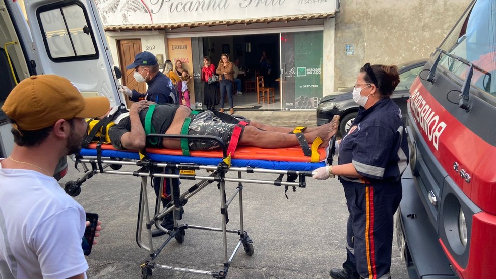 Homem caiu em cisterna com quase 15 metros de profundidade e foi resgatado no sudoeste da Bahia — Foto: Divulgação/Corpo de Bombeiros