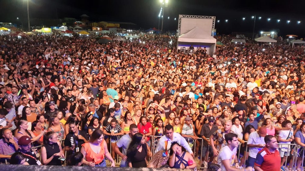 MultidÃ£o no carnaval de Natal em 2020 â€” Foto: SÃ©rgio Henrique Santos/Inter TV Cabugi