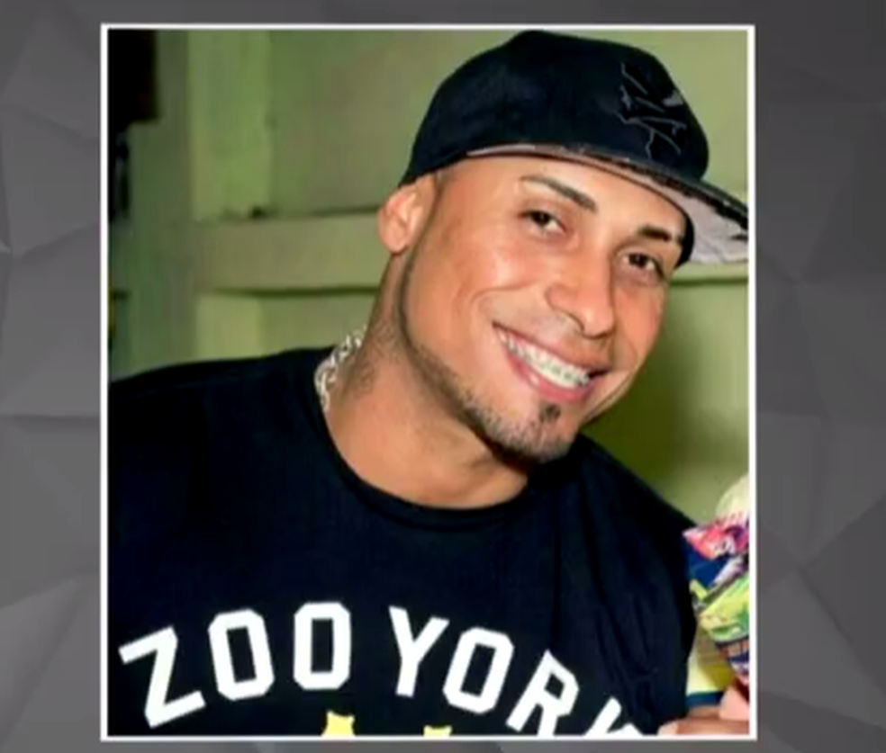 Carlos Vitor Nascimento Fernandes é procurado por homicídio culposo na direção de veículo automotor (Foto: Reprodução/Fantástico)