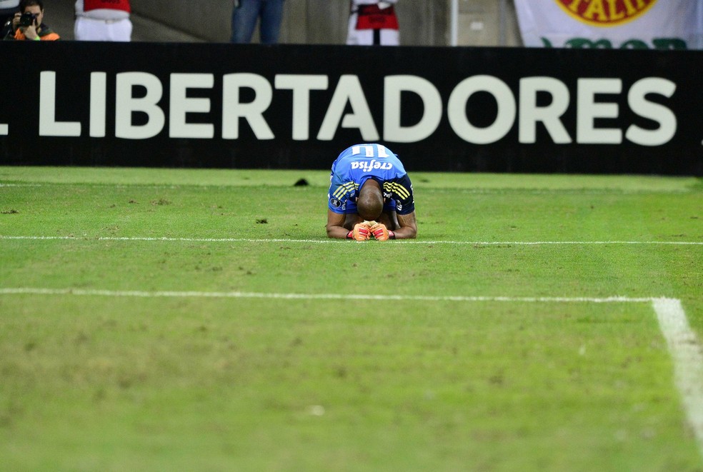 Jailson se lesionou nas cobranças de pênaltis, contra o Barcelona de Guayaquil (Foto: Marcos Ribolli) Jailson se lesionou nas cobranças de pênaltis, contra o Barcelona de Guayaquil (Foto: Marcos Ribolli)
