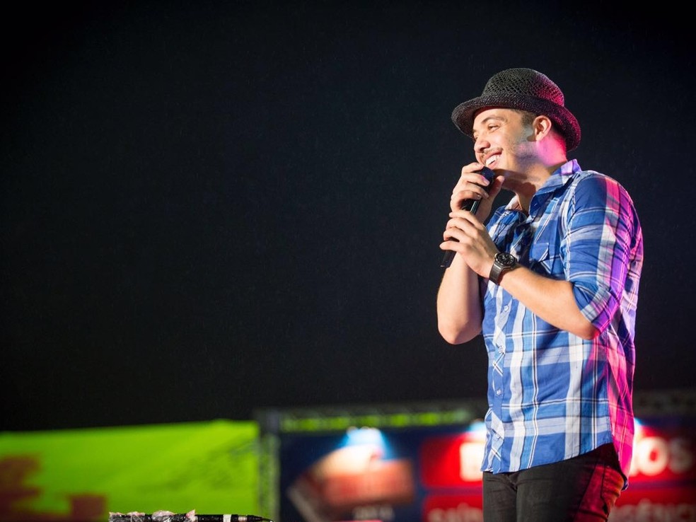 Wesley SafadÃ£o durante show para mais de 100 mil pessoas em Caruaru  (Foto: DivulgaÃ§Ã£o/Ederson Lima - Assessoria)