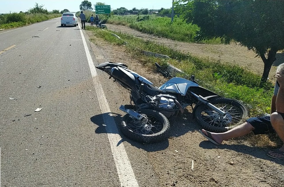 Estudante morre em acidente entre moto e carro quando seguia para velório da avó no interior do RN — Foto: Blog Passando na Hora