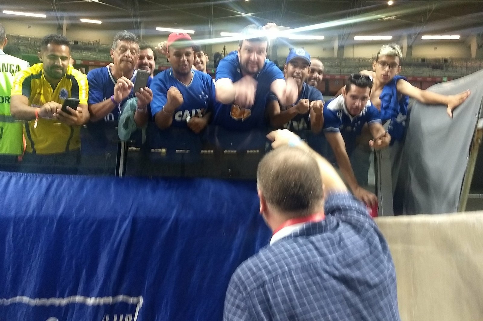 Mano celebra semana de reviravolta e vitória sem centroavante em campo