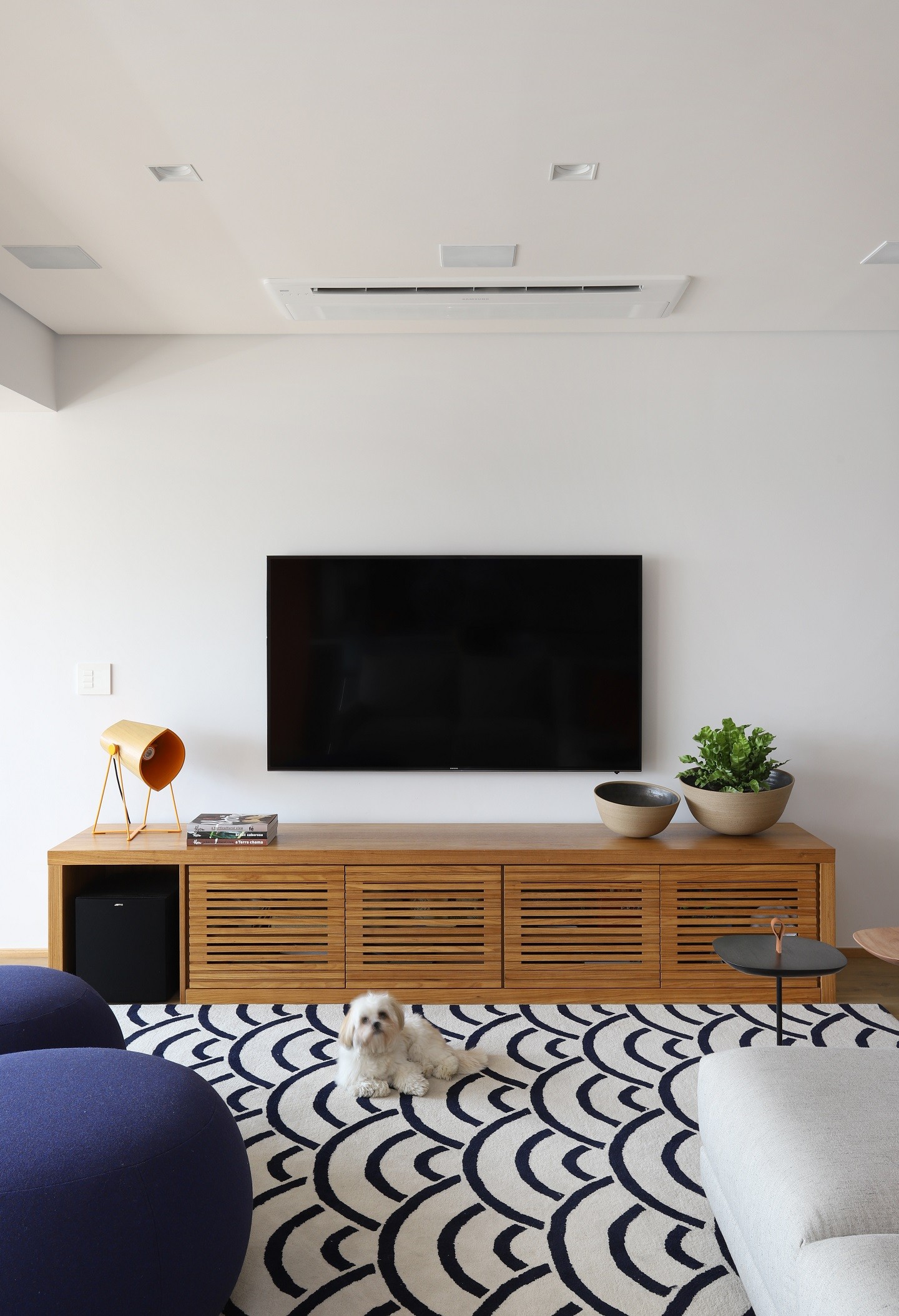 Cores, texturas e integração renovam apartamento de 189 m² (Foto: Mariana Orsi)