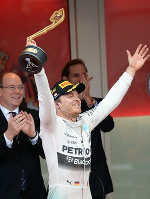 Nico Rosberg celebra vitória no GP de Mônaco (Foto: AFP)