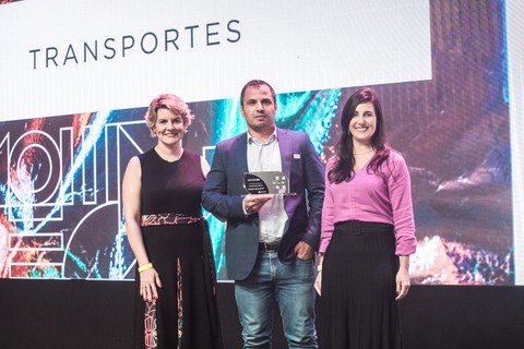 No setor Transportes, a vencedora foi a Coopecarga Logística. O diretor comercial Leandro Rocha recebeu o prêmio pela empresa (Foto: Keiny Andrade)