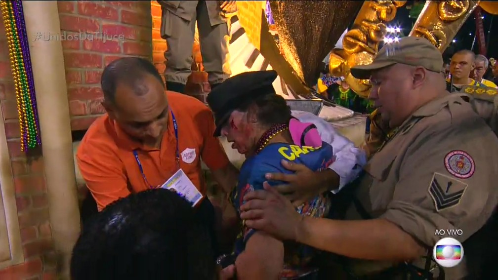 Mulher com ferimento após acidente com carro da Tijuca (Foto: Reprodução/TV Globo)