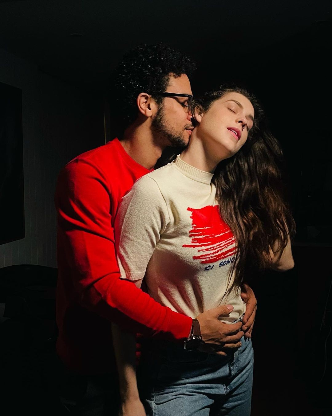Sophia Abrahão e Sérgio Malheiros fazem clique romântico e atriz avisa: "não é anúncio de gravidez" (Foto: Reprodução/Instagram)