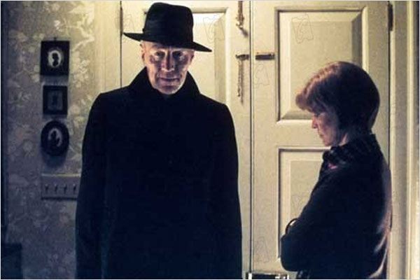 Max von Sydow com Ellen Burstyn em cena de 'O Exorcista' (Foto: Divulgação)