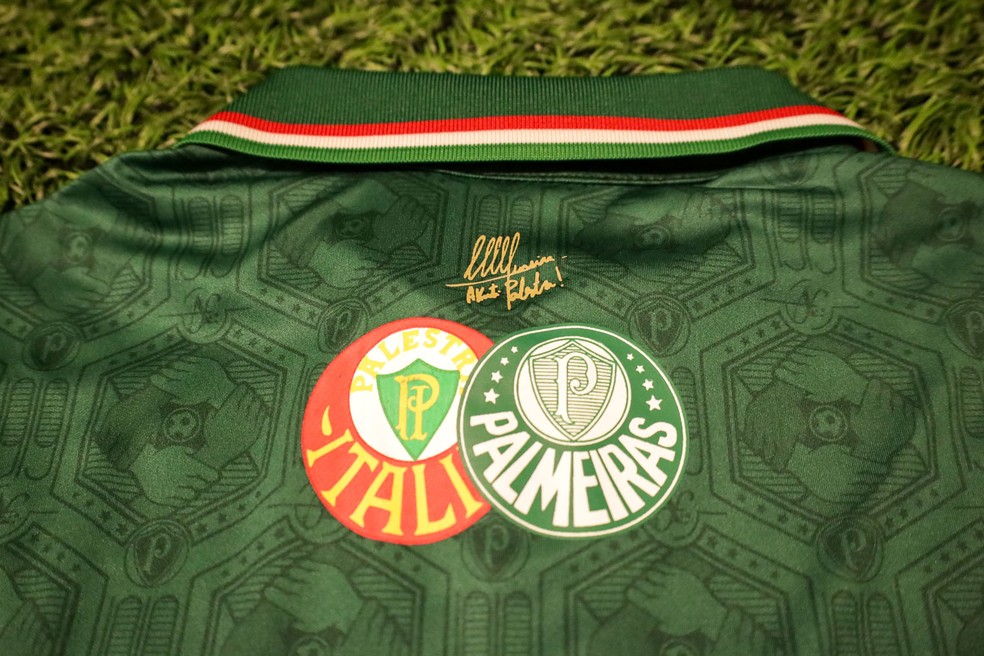 Camisa lançada pelo Palmeiras em homenagem a Abel Ferreira — Foto: Site oficial do Palmeiras