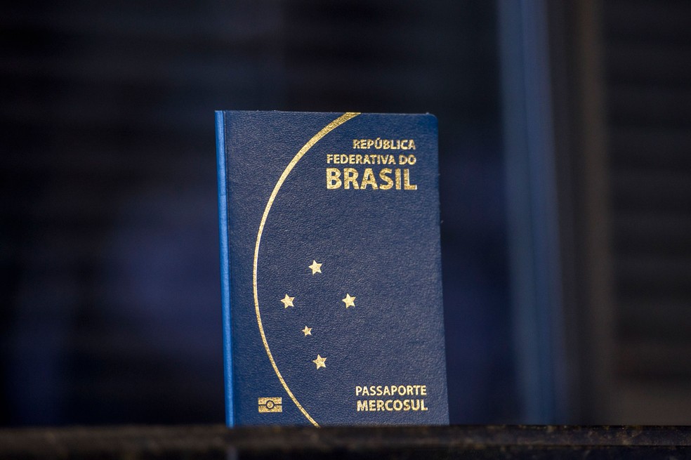 O passaporte brasileiro, que é aceito em 144 países sem necessidade de visto prévio (Foto: Marcelo Camargo/Agência Brasil)