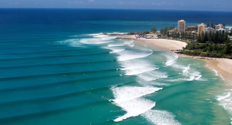 Greenmount Beach é uma das praias mais populares da Gold Coast — Foto: Reprodução/Twitter