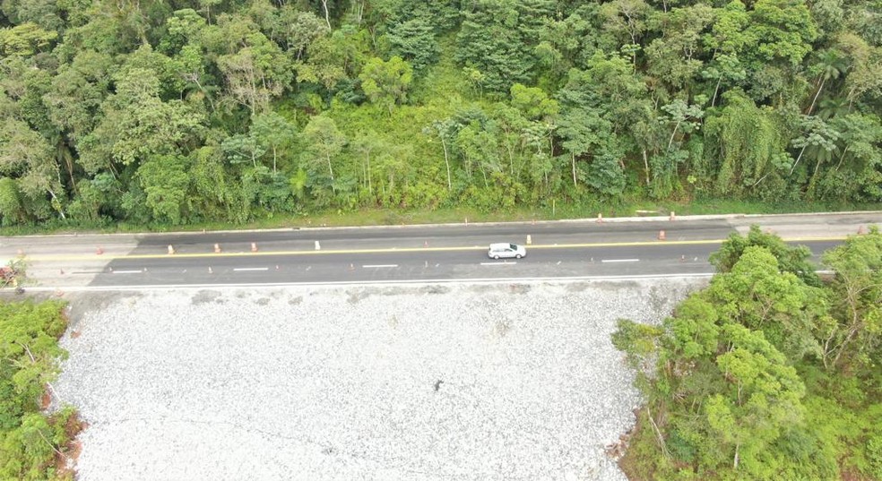 Obra em trecho da Rio-Santos em que asfalto cedeu é finalizada em Ubatuba, SP. — Foto: Divulgação/CCR RioSP