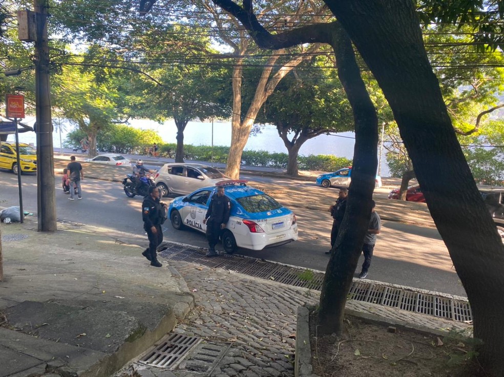 PMs fazem cerco na Lagoa para prender ladrões de carro — Foto: Luiza Silvestrini/TV Globo