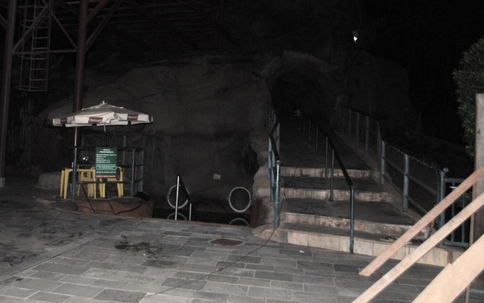 Escada para o toboágua de onde Davi Lucas caiu e morreu não tinha nada interditando a entrada Caldas Novas Goiás — Foto: Reprodução/Polícia Técnico-Científica