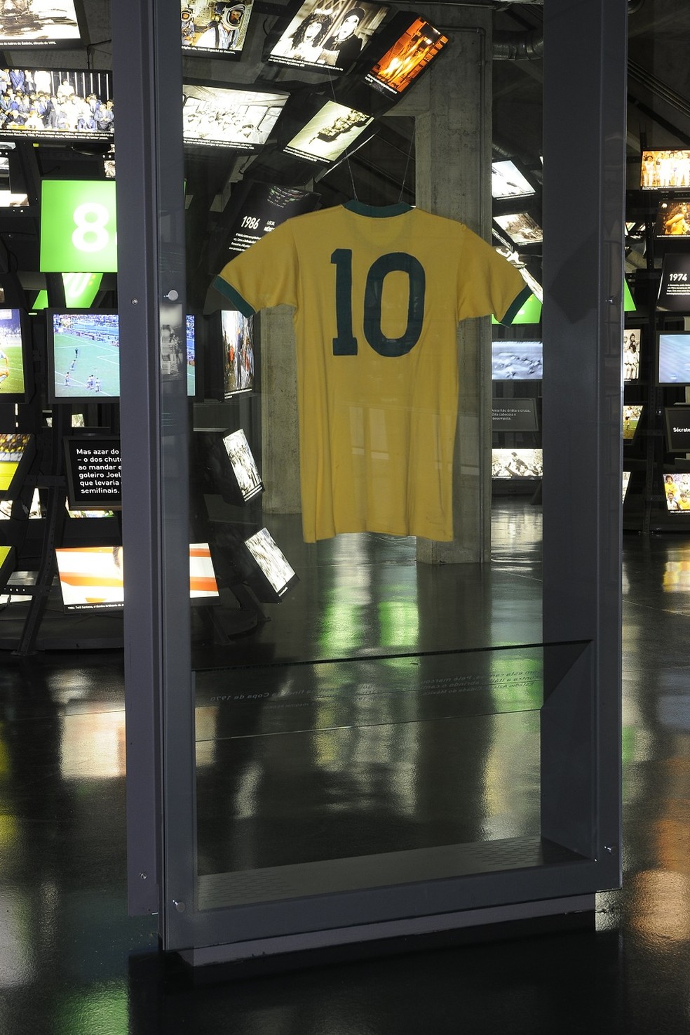 Camisa de Pelé no Museu do Futebol, em São Paulo — Foto: Luciano Mattos Bogado/Divulgação