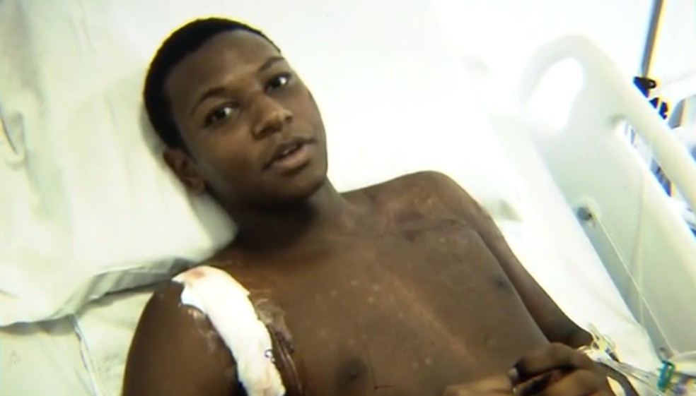 José Vitor Ramos Lemos - Aluno que levou golpe de machado sobrevive a ataque em escola de Suzano. — Foto: Reprodução/TV GLobo