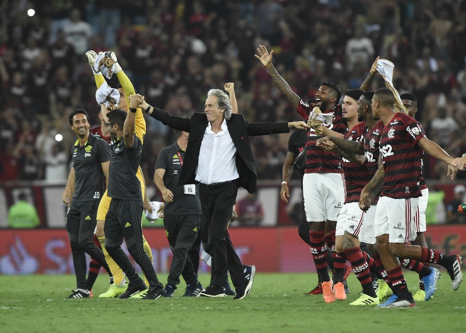 Em um turno no comando do Flamengo, Jesus abre vantagem na tabela e acumula números expressivos