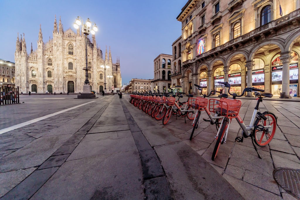 MILAN, ITALY - MARCH 11: General view at the Duomo during the emergency coronavirus measures imposed by Italy to tackle the coronavirus (Covid-19) outbreak on March 11, 2020 in Milan, Italy.  The Italian government has imposed unprecedented restrictions o (Foto: Corbis via Getty Images)