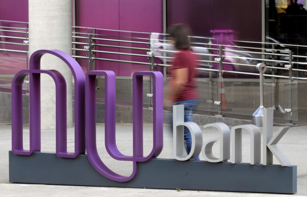Logotipo do Nubank é fotografado na sede do banco, em São Paulo — Foto: Paulo Whitaker/Reuters