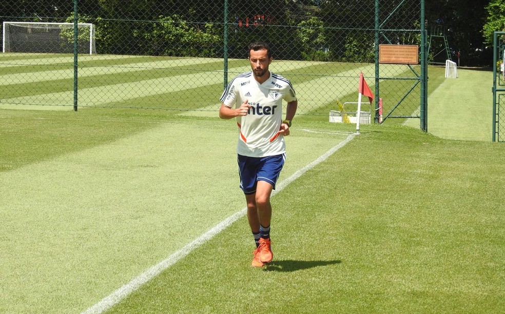 Nenê durante recuperação no CT do São Paulo — Foto: Marcelo Hazan