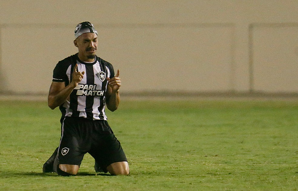 Adryelson comemora gol contra o Sergipe — Foto: Vitor Silva/Botafogo