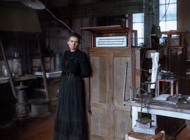Marie Curie se tornou a primeira mulher a ganhar o Prêmio Nobel e a primeira pessoa a ganhar o prêmio duas vezes. Seus esforços levaram à descoberta de polônio e rádio e ao desenvolvimento de raios-X (Foto: Reprodução/marinamaral)