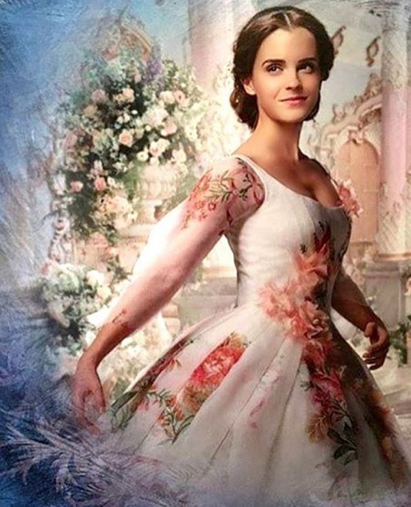 O vestido branco com flores usado por Bela na cena final (Foto: Reprodução/Instagram)