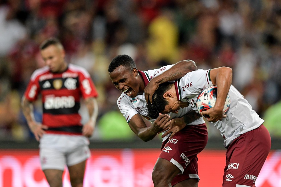 Arias e Cano em Flamengo x Fluminense — Foto: Thiago Ribeiro/AGIF