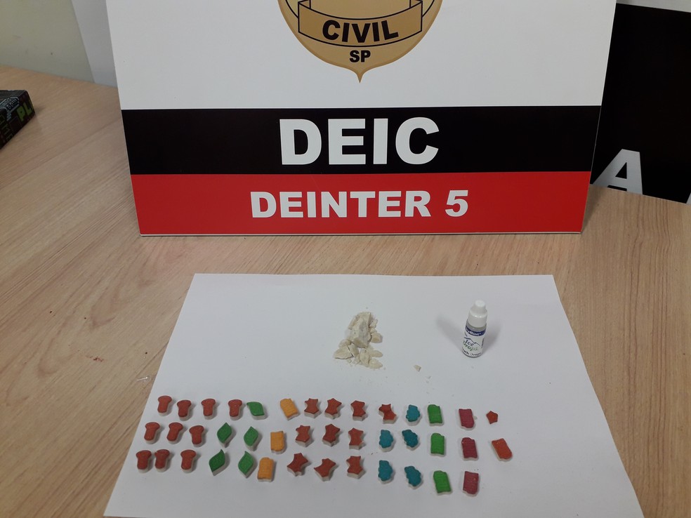 Drogas sintéticas foram encontradas com jovem em Rio Preto — Foto: Divulgação/DEIC