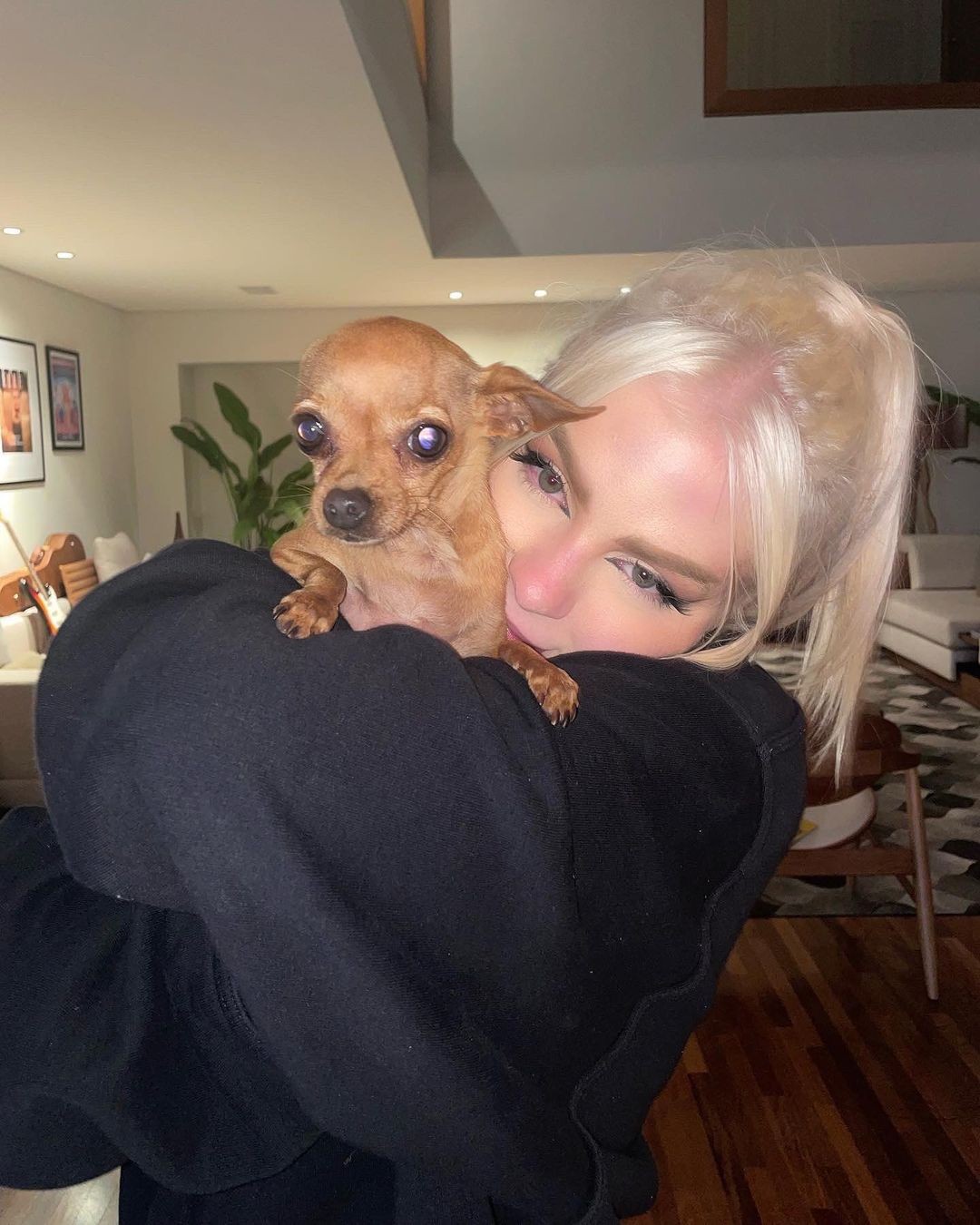 Luísa Sonza e a cachorra, Gisele (Foto: Reprodução/Instagram)